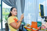广饶泰国主播品三亚榴莲：“尝到了家乡味”