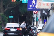 广饶台当局这个单位的公车，给了狗了